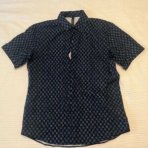 BLUE Lululemon short sleeve button up NWOT